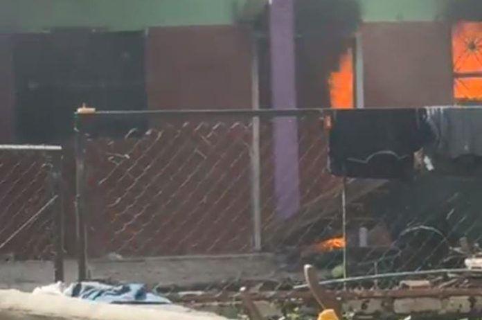 Sujeto provoca incendio en vivienda de Apatzingán