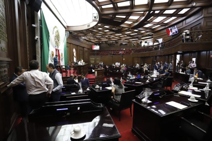 Migrantes con estudios universitarios podrán ser integrados al sector productivo, define 76 Legislatura Migrantes con estudios universitarios podrán ser integrados al sector productivo, define 76 Legislatura