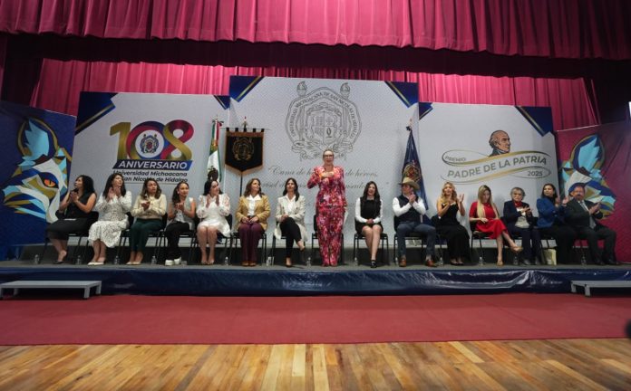 Sigamos construyendo en equipo y con equidad una Universidad Michoacana fuerte y profundamente humana: Yarabí Ávila Sigamos construyendo en equipo y con equidad una Universidad Michoacana fuerte y profundamente humana: Yarabí Ávila