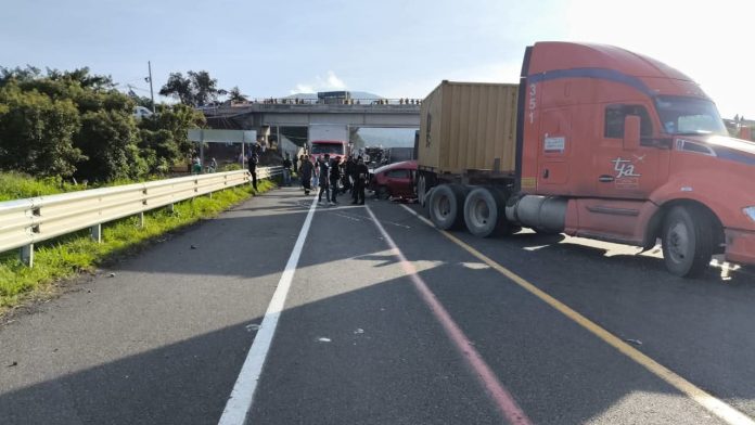 Saldo de 16 lesionados, en choque múltiple sobre la Siglo XXI