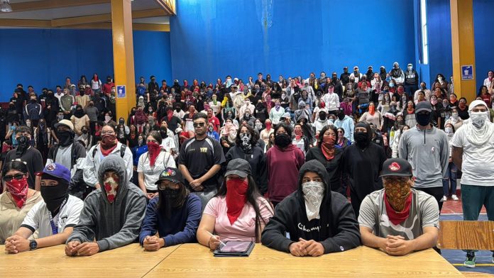 Normalistas piden anular firmas que los harían renunciar a plazas automáticas