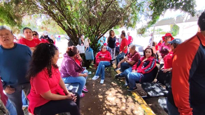 Cumple D-III-6 Democrática una semana de toma en la SEE; no hay respuesta a su pliego petitorio Cumple D-III-6 Democrática una semana de toma en la SEE; no hay respuesta a su pliego petitorio