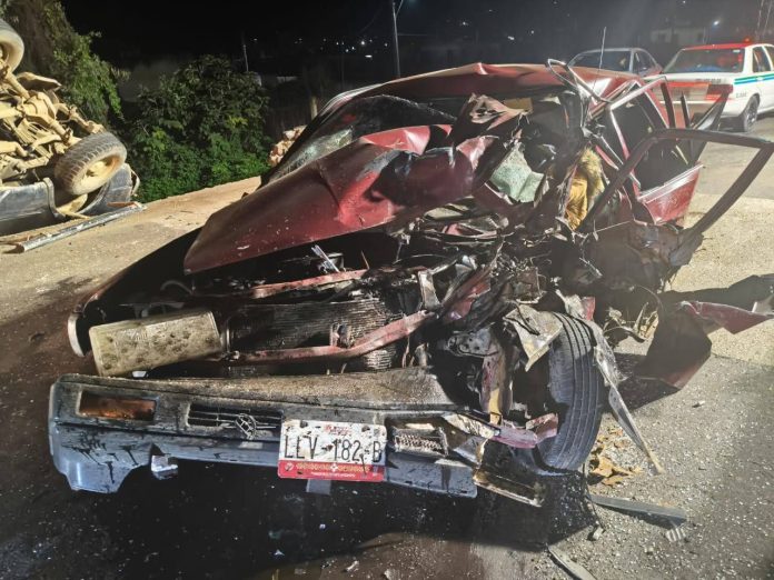 Choque entre auto y camioneta deja 2 muertos y 3 heridos en la Zitácuaro-Morelia