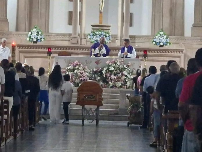 Con misa de cuerpo presente, Apatzingán despide a líder limonero asesinado