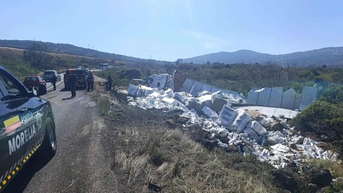 Se accidenta tráiler del Grupo Ortiz en la Morelia-Quiroga Se accidenta tráiler del Grupo Ortiz en la Morelia-Quiroga