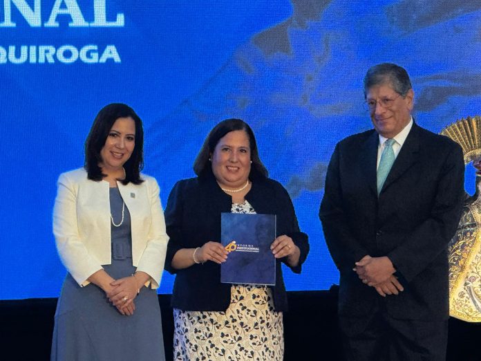 Crecimiento en infraestructura y permanencia de estudiantes retos para el 50 aniversario: Rectora UVAQ Crecimiento en infraestructura y permanencia de estudiantes retos para el 50 aniversario: Rectora UVAQ