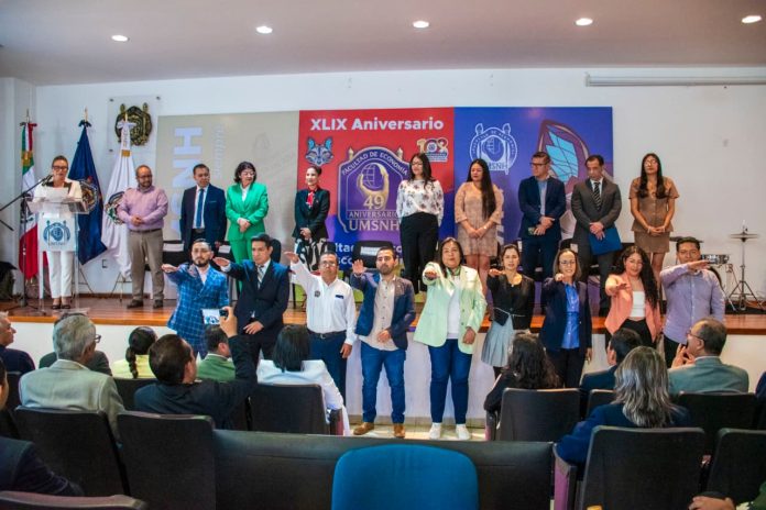 La Facultad de Economía innova y se transforma; Yarabí Ávila asiste al 49 aniversario de la dependencia