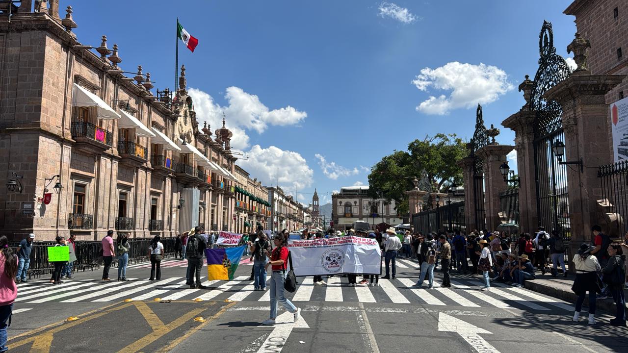 Trabajadores exigen más recursos para la Universidad Indígena; advierten incertidumbre en salarios Trabajadores exigen más recursos para la Universidad Indígena; advierten incertidumbre en salarios