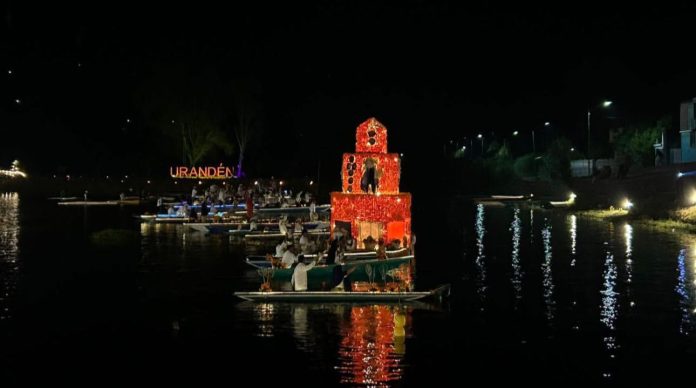 Inició Michoacán la conmemoración de Semana de Muertos, con el recorrido de canoas en Urandén Inició Michoacán la conmemoración de Semana de Muertos, con el recorrido de canoas en Urandén
