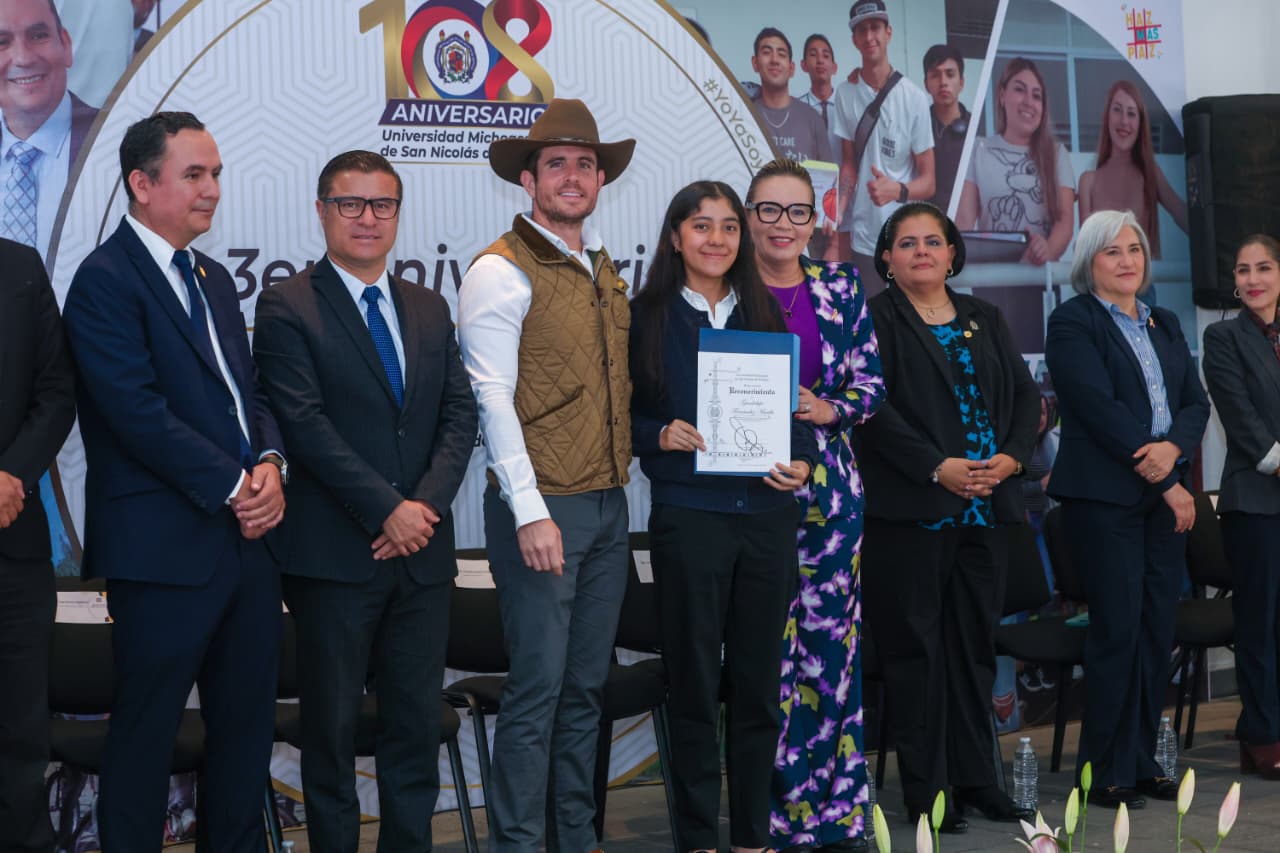 A sumar a más jóvenes en la construcción de una ciudadanía en paz, convoca Yarabí Ávila a estudiantes uruapenses A sumar a más jóvenes en la construcción de una ciudadanía en paz, convoca Yarabí Ávila a estudiantes uruapenses