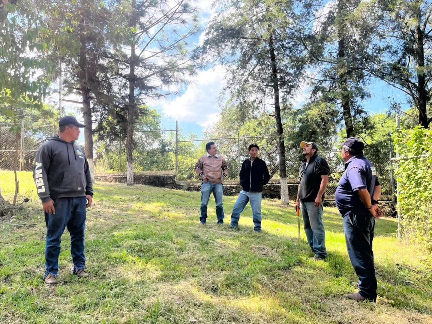 Supervisa Ayuntamiento de Quiroga estado de los árboles en la Unidad Deportiva para preservar las áreas verdes Supervisa Ayuntamiento de Quiroga estado de los árboles en la Unidad Deportiva para preservar las áreas verdes