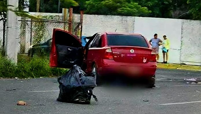 Motociclista muere tras ser embestido por un auto en Lázaro Cárdenas
