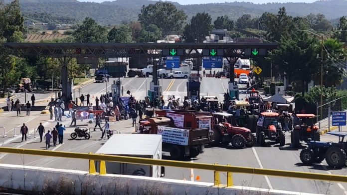 Rechazan productores de maíz de Michoacán oferta federal y estatal, advierten que seguirán los bloqueos