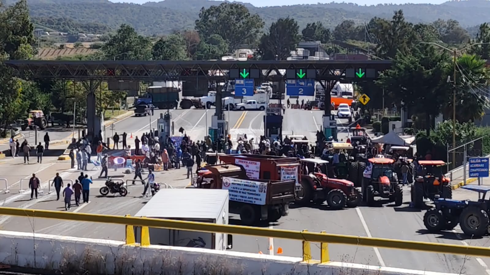 Rechazan productores de maíz de Michoacán oferta federal y estatal, advierten que seguirán los bloqueos Rechazan productores de maíz de Michoacán oferta federal y estatal, advierten que seguirán los bloqueos