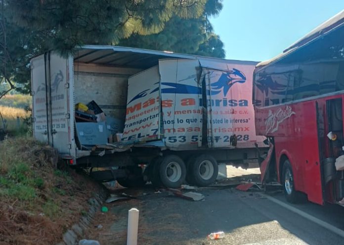 Se registran 2 accidentes vehiculares en la México-Guadalajara