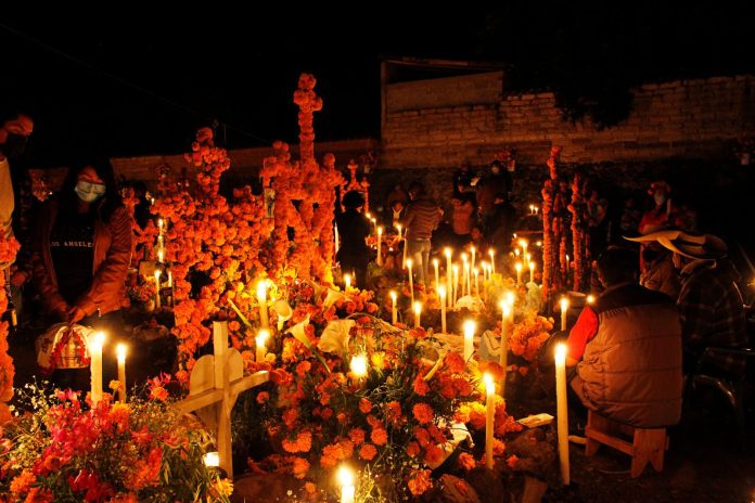 Guía esencial para disfrutar la Noche de Muertos en Pátzcuaro y Tzintzuntzan: Secum