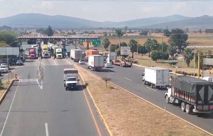 Libres, todas las carreteras de Michoacán: Bedolla