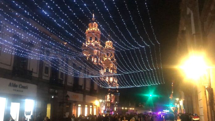 En diciembre, instalarán 2 millones de luces led sobre avenida Madero en Morelia