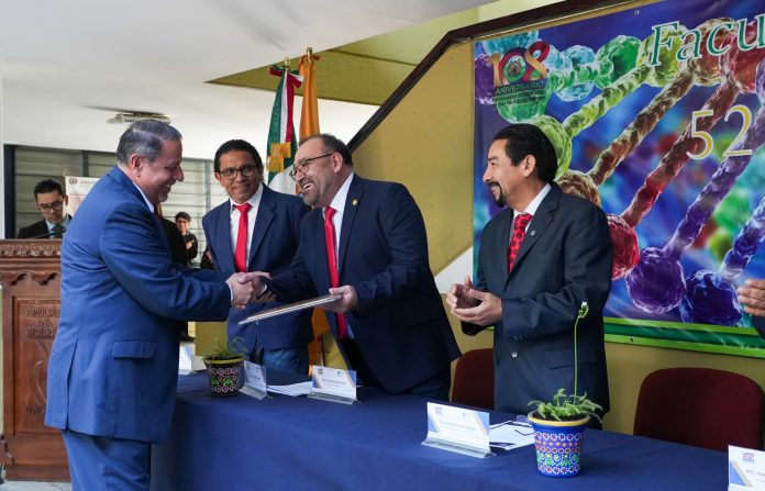 Facultad de Biología celebra aniversario con la reacreditación de su Licenciatura
