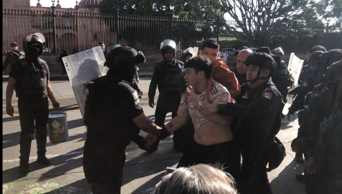 Morelia vive segundo día de disturbios por asesinato de Carlos Manzo