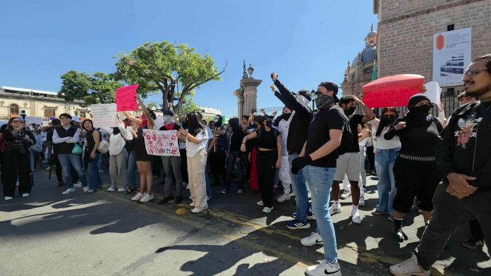 FGE libera a la mayoría de los detenidos tras disturbios en el Palacio de Gobierno FGE libera a la mayoría de los detenidos tras disturbios en el Palacio de Gobierno