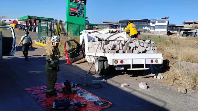 Choque de camioneta materialista deja 1 herido en la Morelia-Pátzcuaro