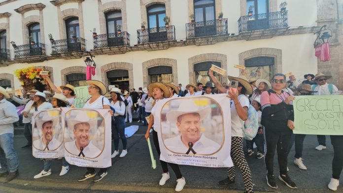 Con operativo de seguridad y respaldo ciudadano, nueva alcaldesa de Uruapan