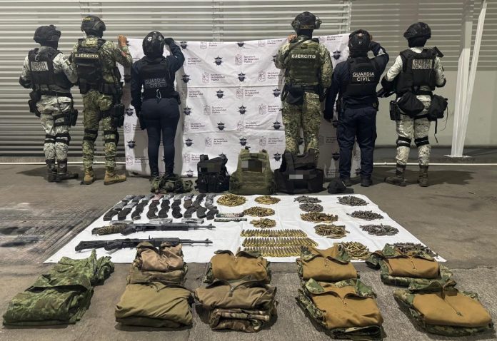 SSP asegura 3 camionetas robadas, 2 rifles y más de mil 600 municiones en Zinapécuaro SSP asegura 3 camionetas robadas, 2 rifles y más de mil 600 municiones en Zinapécuaro