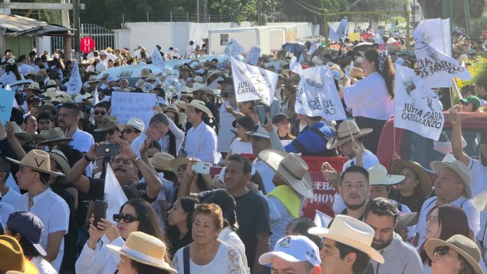 Uruapan marcha en silencio, pero con una demanda unánime: Justicia para Carlos Uruapan marcha en silencio, pero con una demanda unánime: Justicia para Carlos