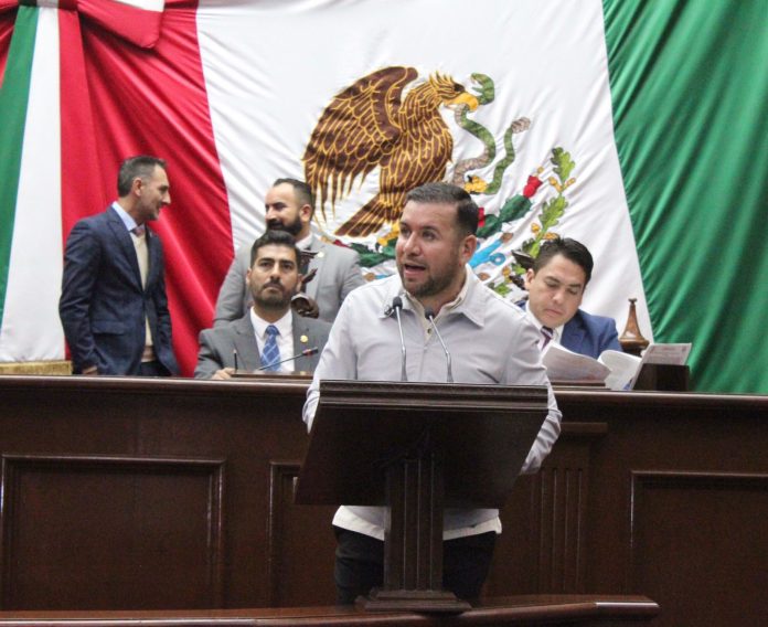 Plantea Reyes Galindo reforma para restringir circulación de camiones que transportan material peligroso