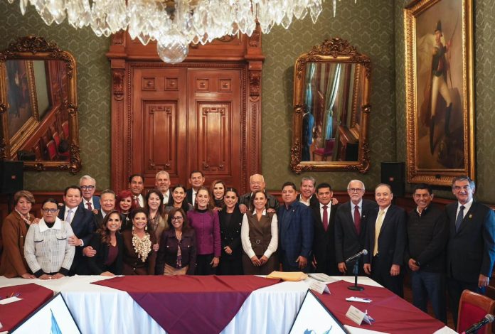 Sheinbaum, Bedolla y otros gobernadores revisan avances del IMSS-Bienestar Sheinbaum, Bedolla y otros gobernadores revisan avances del IMSS-Bienestar