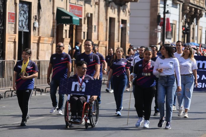 Saldo blanco, tras el desfile de la Revolución Mexicana en Morelia