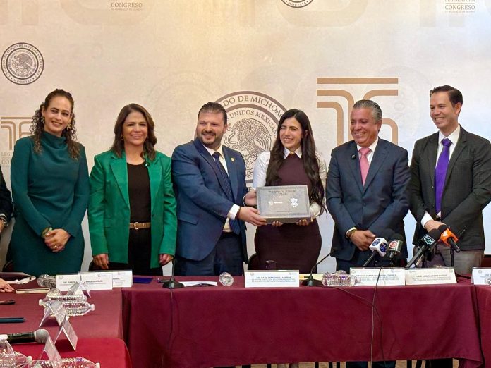 Presupuesto por 107 mil 884 mdp, propone gobierno de Michoacán para 2026 Presupuesto por 107 mil 884 mdp, propone gobierno de Michoacán para 2026