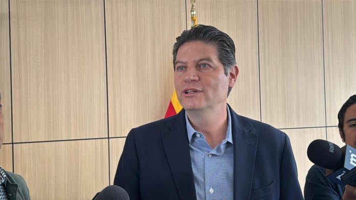 Alfonso Martínez respalda iniciativa de pago a quienes denuncien actividades ilícitas