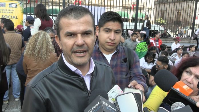 Juan Manzo no descarta línea política en asesinato de su hermano Juan Manzo no descarta línea política en asesinato de su hermano