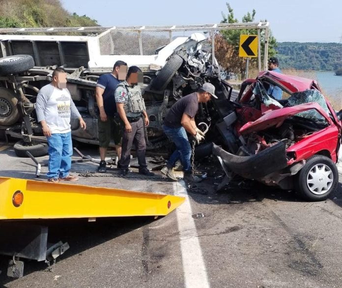 Fatal choque múltiple en la autopista siglo XXI; hay un muerto y un herido