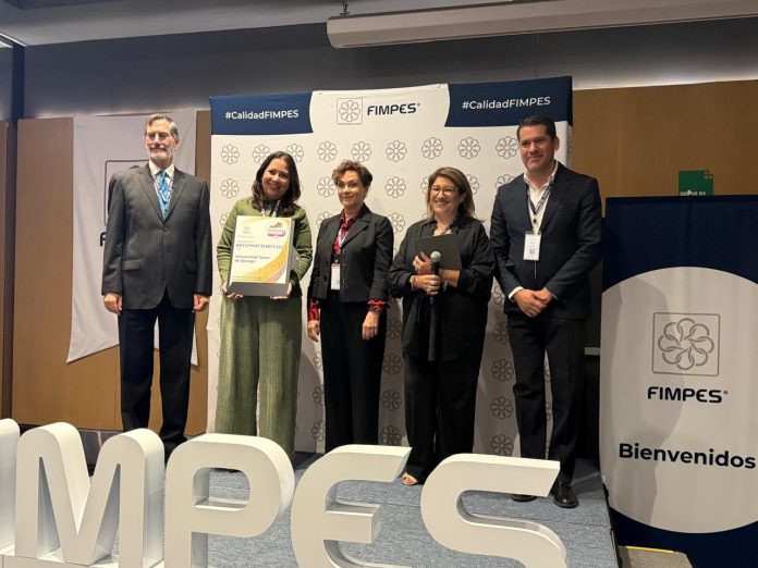 La UVAQ recibe el Distintivo de Integridad Académica FIMPES Nivel II La UVAQ recibe el Distintivo de Integridad Académica FIMPES Nivel II