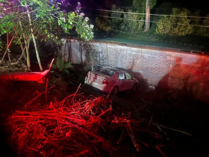 Automovilista se accidenta en la Tacámbaro–Yoricostio