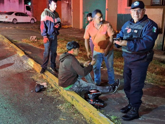 Choque de motocicletas deja 2 heridos, sobre la Calzada Benito Juárez