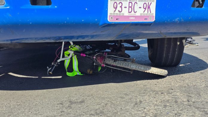 Adulto mayor resulta con algunos raspones tras ser arrollado por un tráiler