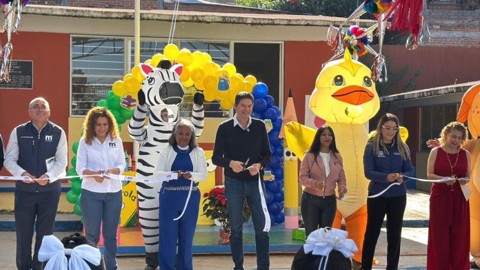 Alcalde de Morelia entrega techumbre en colonia Clavijero