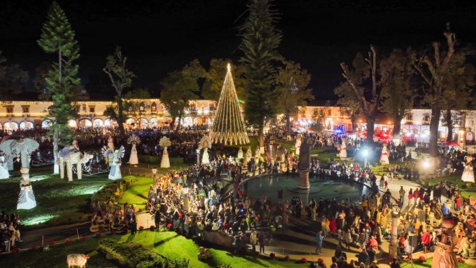 Nacimiento y árbol monumental ya iluminan la magia de la Navidad en Pátzcuaro: Sectur