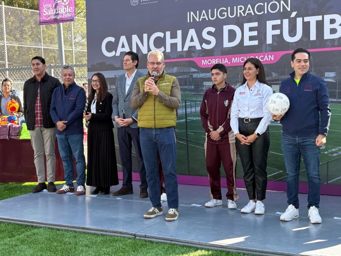 Con 10 mdp, construye gobierno de Michoacán dos canchas de fútbol en secundaria de Morelia