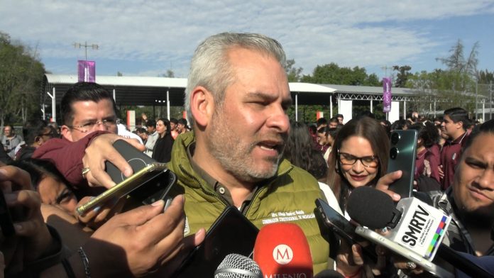 Con 10 mdp, construye gobierno de Michoacán dos canchas de fútbol en secundaria de Morelia