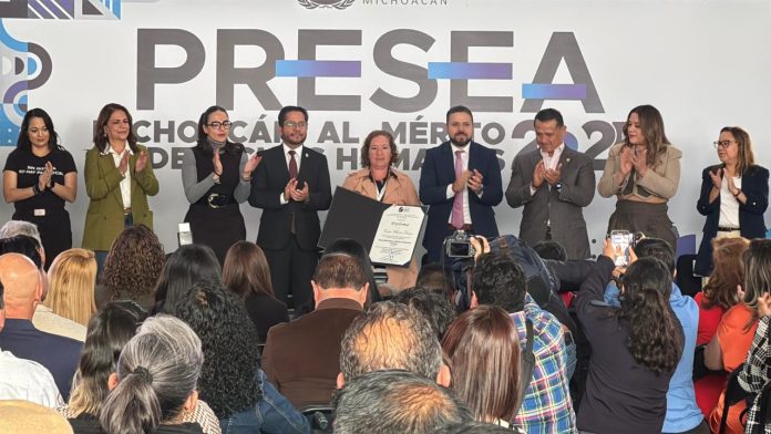 Y puede que no sea necesario, pero dile que mi trabajo con el sería un borro y cuenta nueva y haría lo mejor que este en mis manos. Ya me dices si le mando mensaje o no.