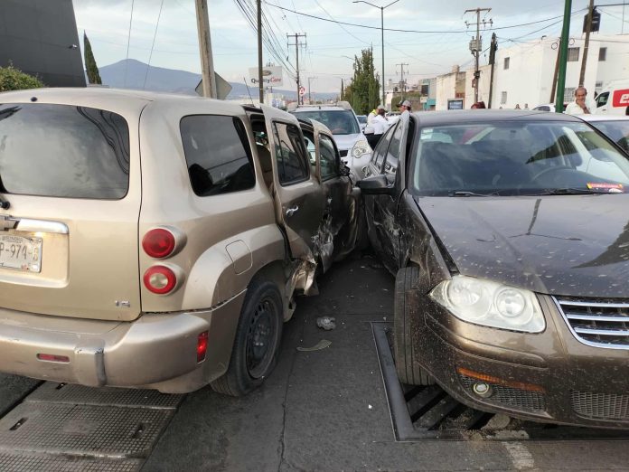 Se registra choque múltiple en el Libramiento Sur y avenida Periodismo, en Morelia
