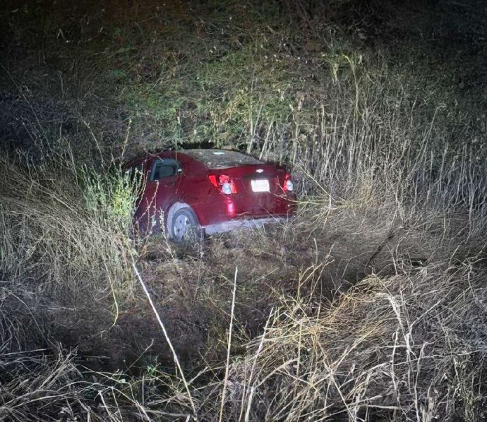 Auto se sale del camino en San Lucas; no hay lesionados