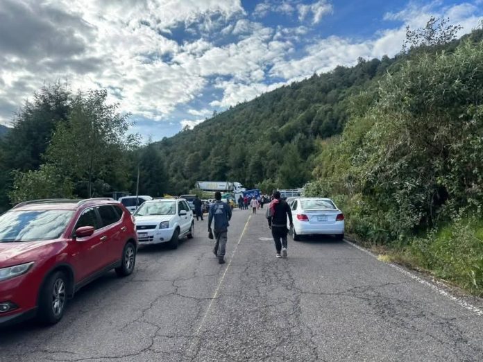 Comuneros de Crescencio Morales detienen el paso en la Zitácuaro-Toluca