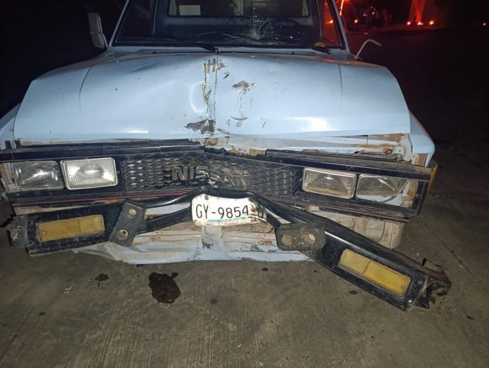 Motociclista resulta lesionado tras choque con camioneta en Huetamo