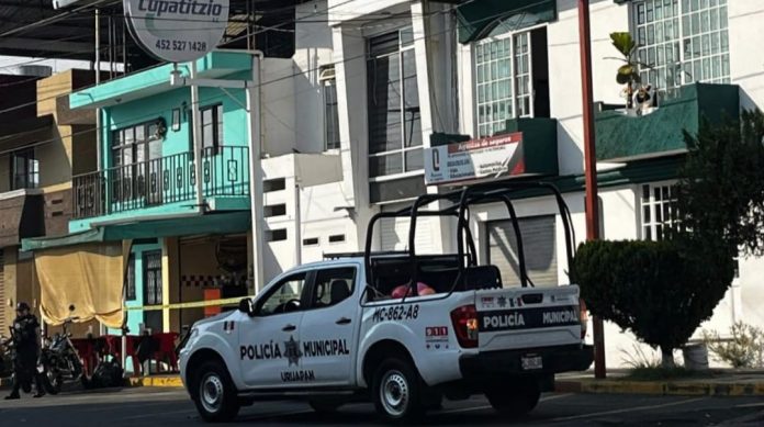 Criminales atacan a balazos base de taxis en la colonia Ramón Farías de Uruapan